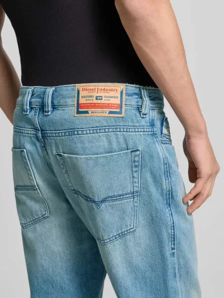 Jeansy o rozkloszowany krój z Naszywka z logo Diesel niebieskie