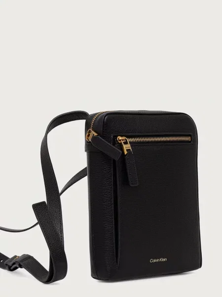 Calvin Klein torbica usnjena črna
