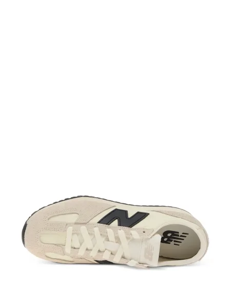Top αθλητικά New Balance με κέντημα σουέτ με κουκούλα μαύρο
