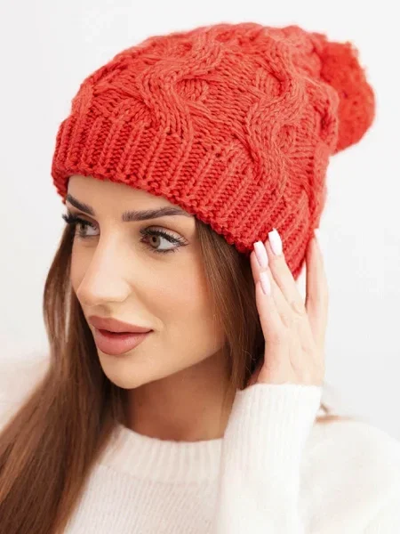 Vunena kapa Kesi s printom crvena