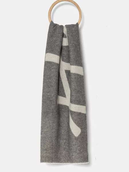 Kratki vuneni šal HUGO s uzorkom siva