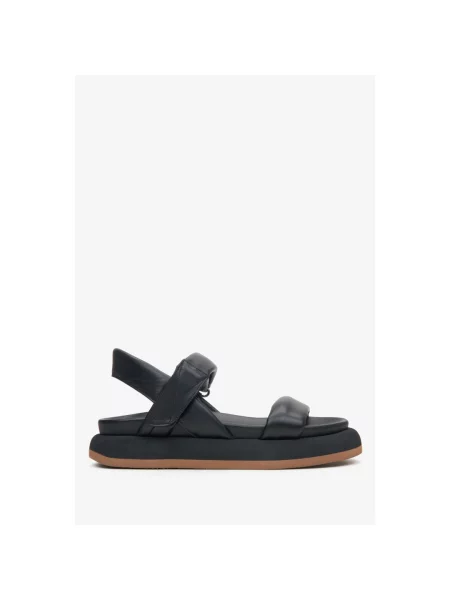 Кожаные босоножки Estro черные