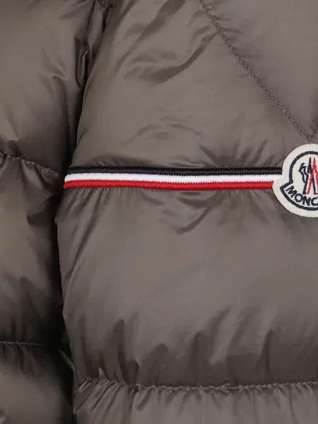 Scurt geacă cu puf Moncler cu glugă maro