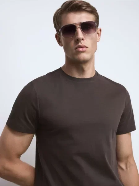 Reserved Tricou regular cu mercerizat maro-închis maro