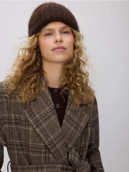 Reserved Căciulă Beanie maro-închis maro