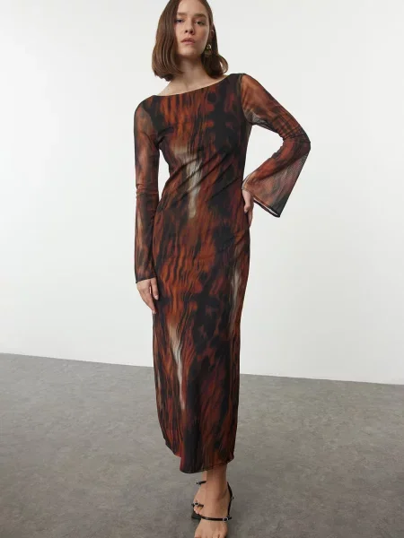 Maxi obleka Trendyol iz tila z abstraktnimi vzorci z ladjastim izrezom