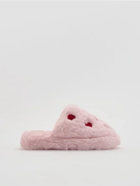Тапочки Reserved с сердечками розовые