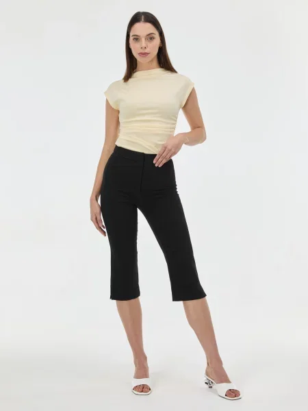 Pantaloni capri Orsay negru