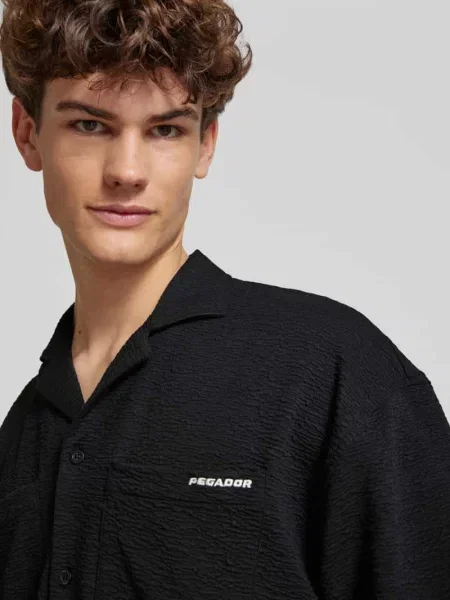 Koszula casualowa o kroju oversized fit z rękawem o dł. model ‘ACADO’ Pegador czarna