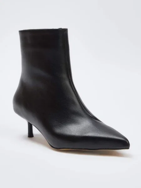 Trendyol Botine negru