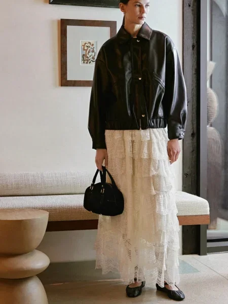 Яке Answear Lab преходен модел с уголемена кройка черно