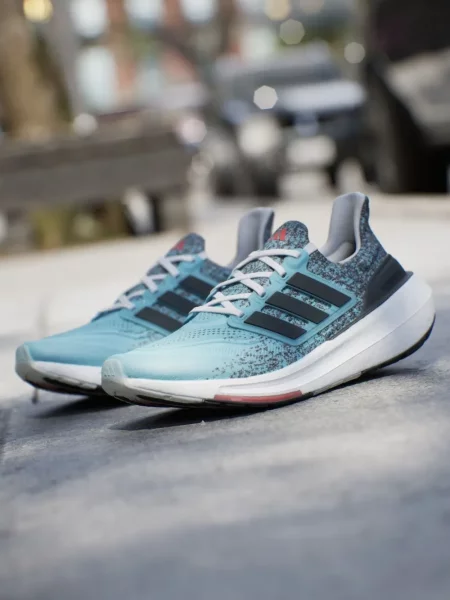 Pruhované trekkingové lněné tenisky Adidas UltraBoost šedé