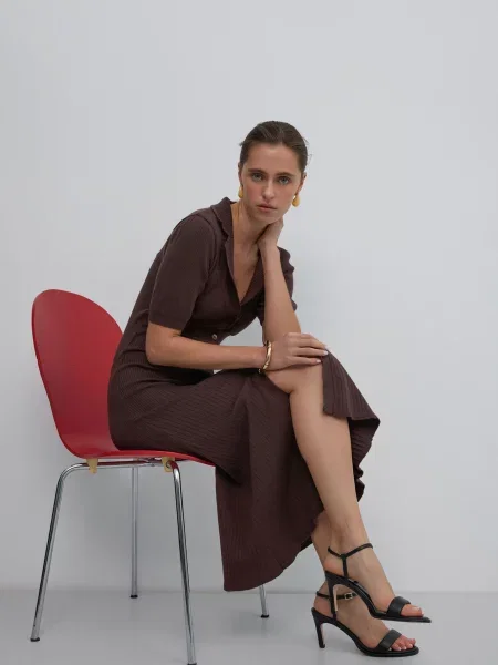 Сукня міді Estro віскоза/нейлон коричневий