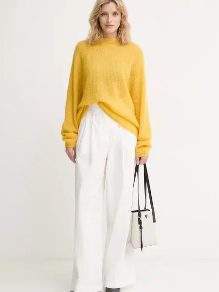 BOSS pulover z volno Fewena rumena