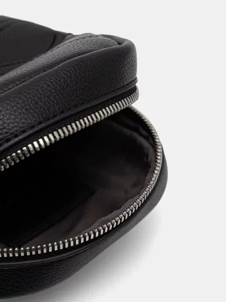 Calvin Klein Válltáska Emblem Aop Emboss Slim Reporter fekete