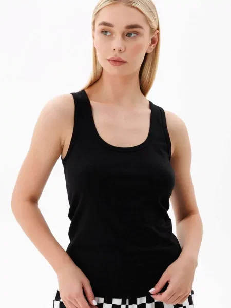 Женская однотонная майка чорна