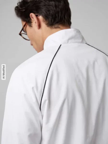 Kurtka treningowa o kroju regular fit z naszywką z logo Lacoste Sport biała