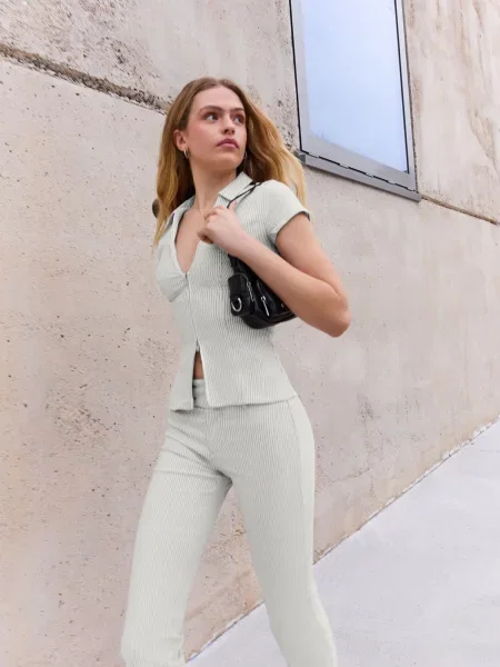 Bershka Bluză pământiu / natural alb