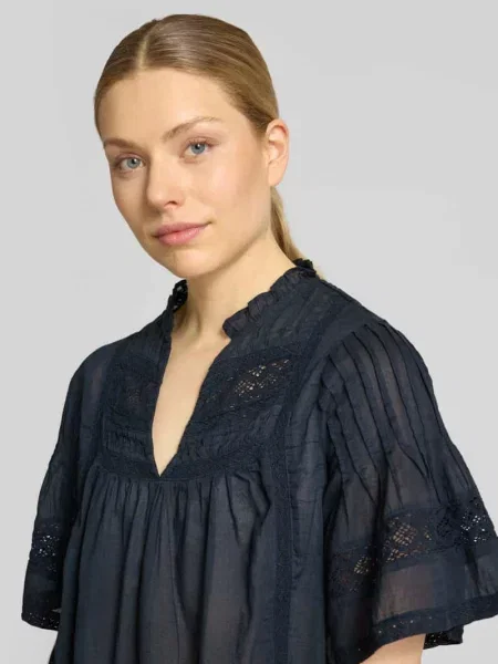 Bluzkowy t-shirt z dekoltem w serek model Siama' Neo Noir
