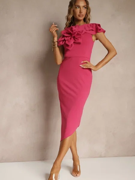 Fuksjowa Koktajlowa Asymetryczna Sukienka Vices z Kwiatem 3D i Falbankami Tolelira różowa