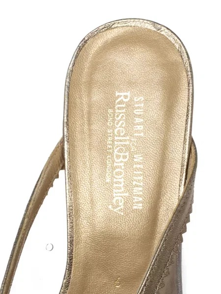 Sandale Stuart Weitzman cu funde cu pană auriu