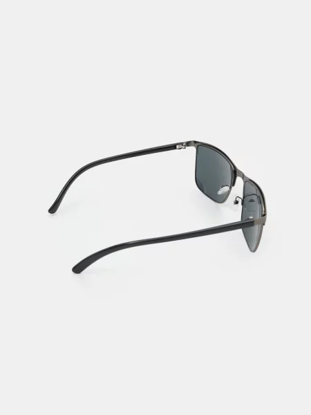 Солнцезащитные очки Sinsay черные