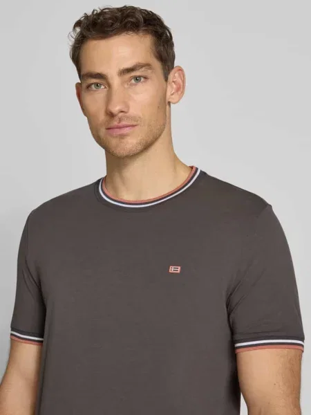 T-shirt z paskami w kontrastowym kolorze i okrągłym dekoltem Christian Berg Men