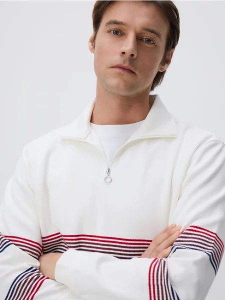 Reserved Bluză de trening cu guler înalt alb