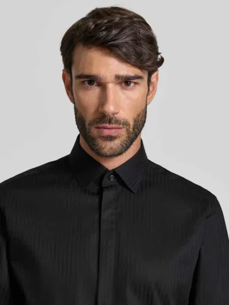 Koszula biznesowa o kroju slim fit z bawełny z kołnierzykiem typu kent Jake*s czarna