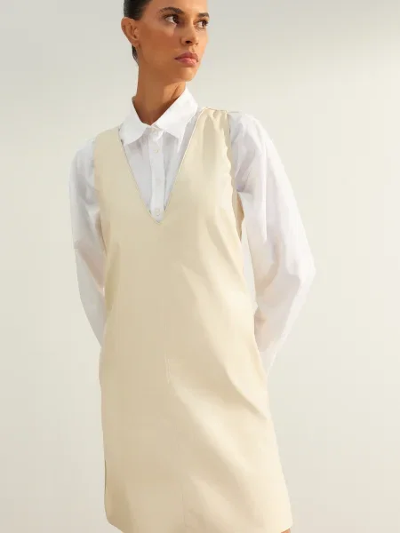 Usnjena obleka Trendyol kamni bež