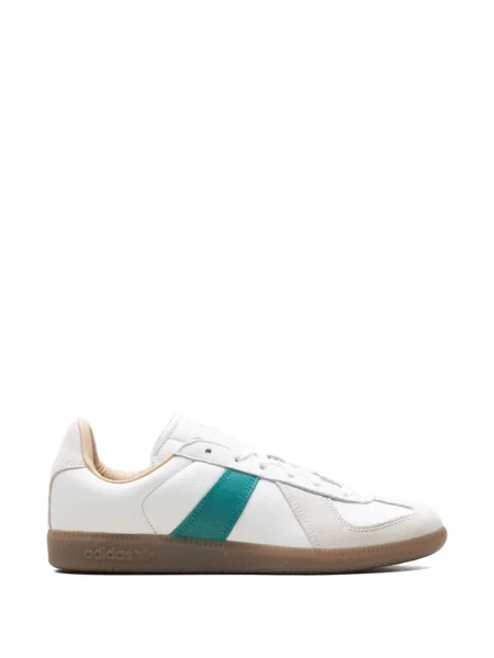 Sneakerși Adidas cu șireturi din dantelă alb