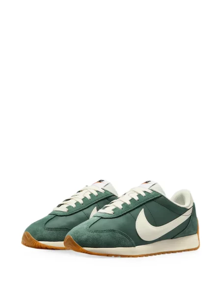 Decupat tricou Nike cu imagine cu cataramă verde