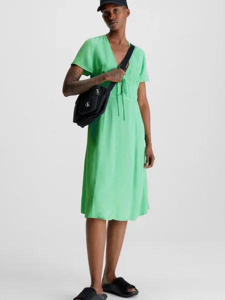 Короткое джинсовое платье Calvin Klein Jeans с коротким рукавом из крепа зеленое