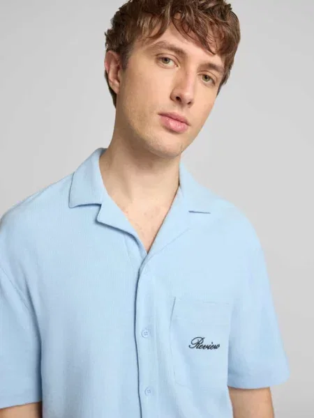 Koszula casualowa w kroju regular fit z przeszyciem z logo Review