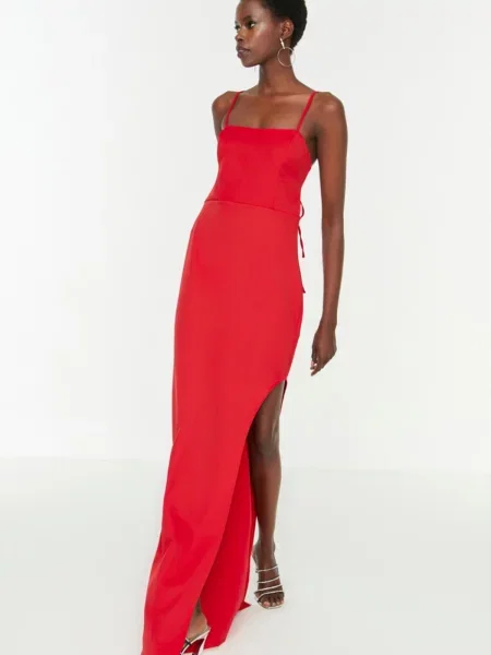 Sukienka wieczorowa Trendyol czerwona