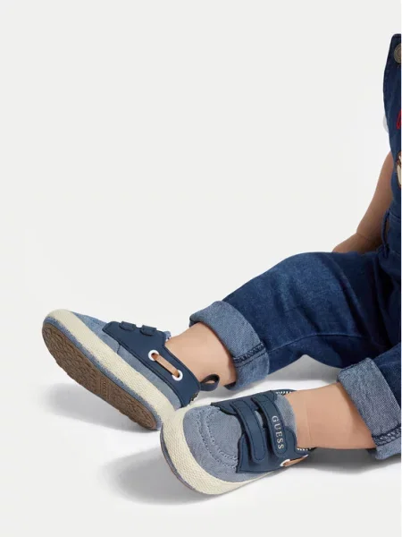 Детские туфли Guess
