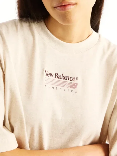 Футболка New Balance бежева