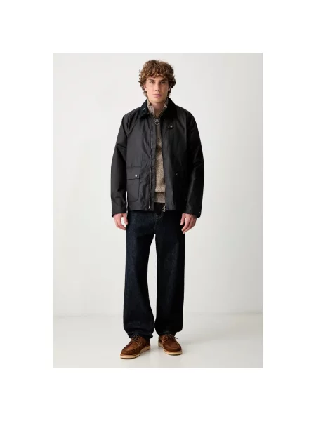 Lniany sweter z golfem Barbour brązowy