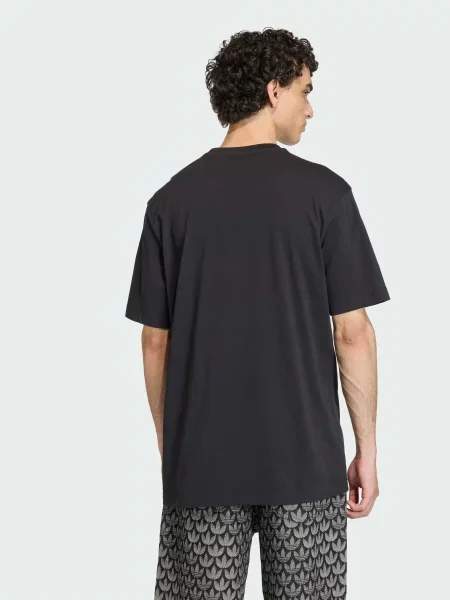 Футболка adidas Graphics чорний