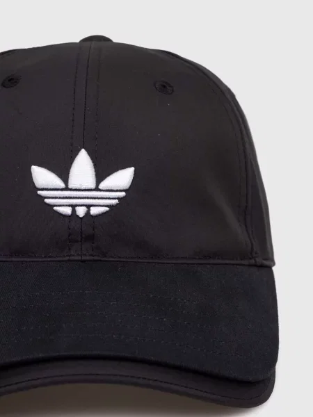 Кепка adidas Originals з аплікацією чорний