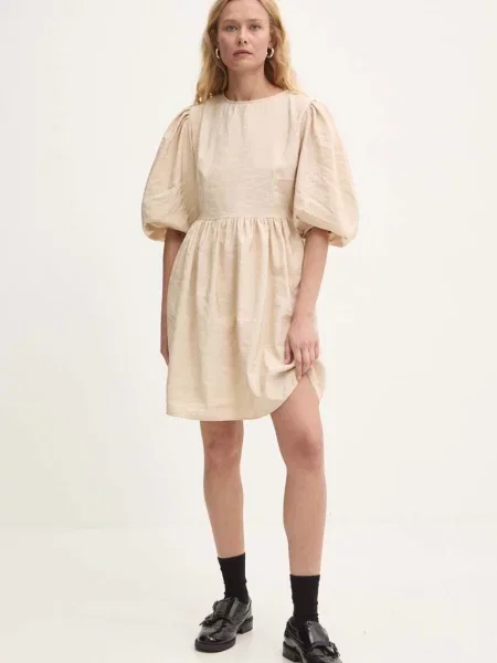 Рокля Answear Lab къса разкроена бежово