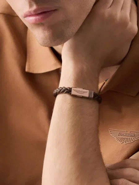 Iš natūralios odos apyranke Aston Martin Watches pinti ruda