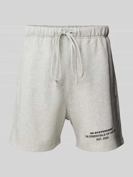 Szorty z dzianiny dresowej o kroju regular fit z nadrukiem z logo No Bystanders