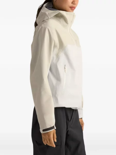 Geacă Arc'teryx cu glugă alb