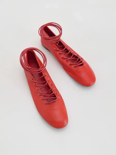 Кожаные балетки Reserved красные