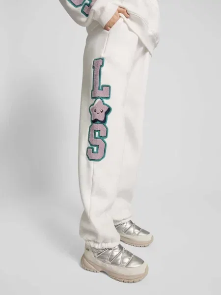 Spodnie dresowe o kroju relaxed fit z wyhaftowanym logo Love Scars biały