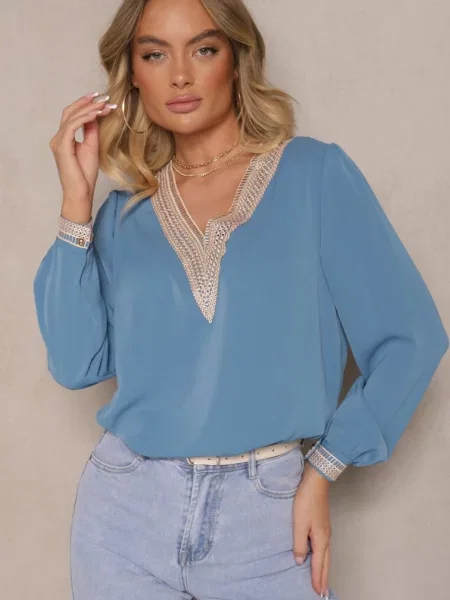 Rustykalna Bluzka z Dekoltem w Serek Zdobiona Koronką Gonasea niebieska