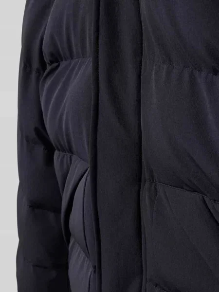 Kurtka pikowana o kroju regular fit z aplikacją z logo model ‘Camden’ Cars Jeans granatowa