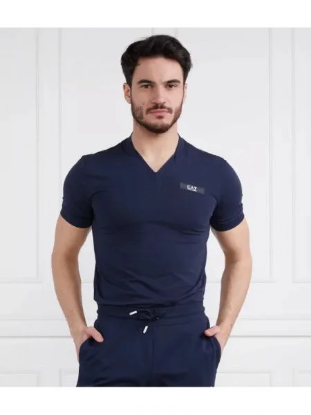 Tricou