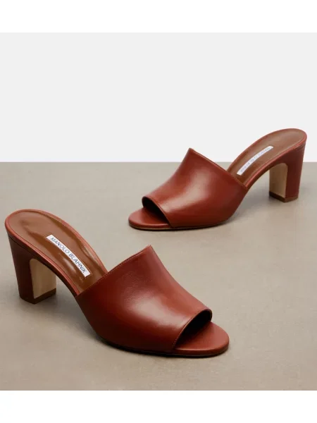Papuci tip mules Manolo Blahnik din piele maro